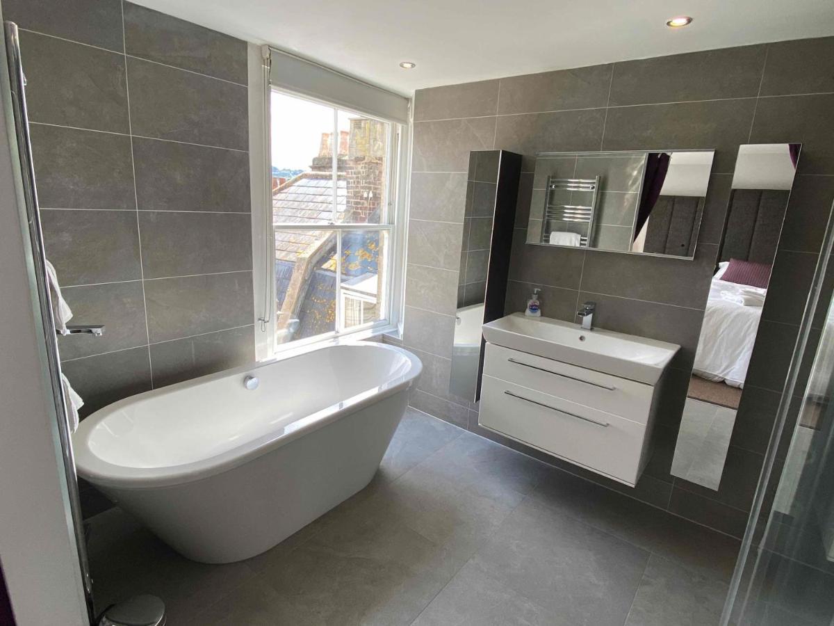 Bath Roof Terrace Apartment, City Centre, Sleeps Up To 8 Exteriér fotografie
